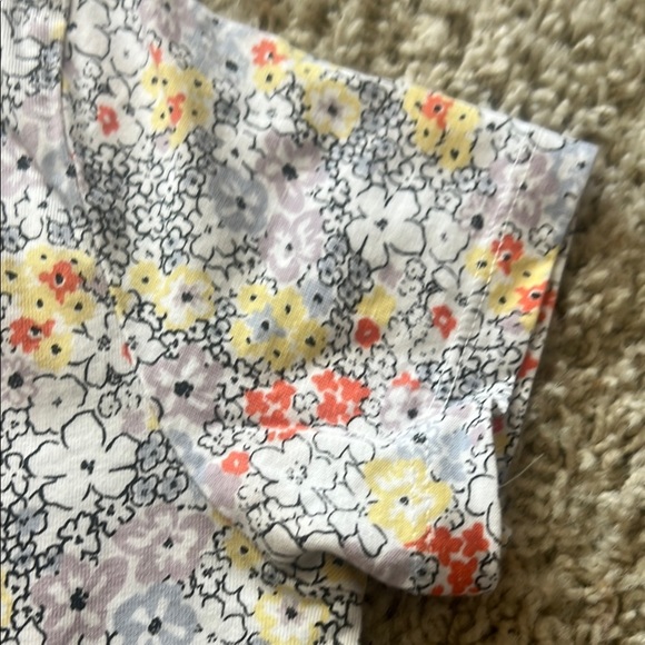 Levi's Gray and Yellow Short Sleeve Tee with Subtle Branding - Picture 4 of 7